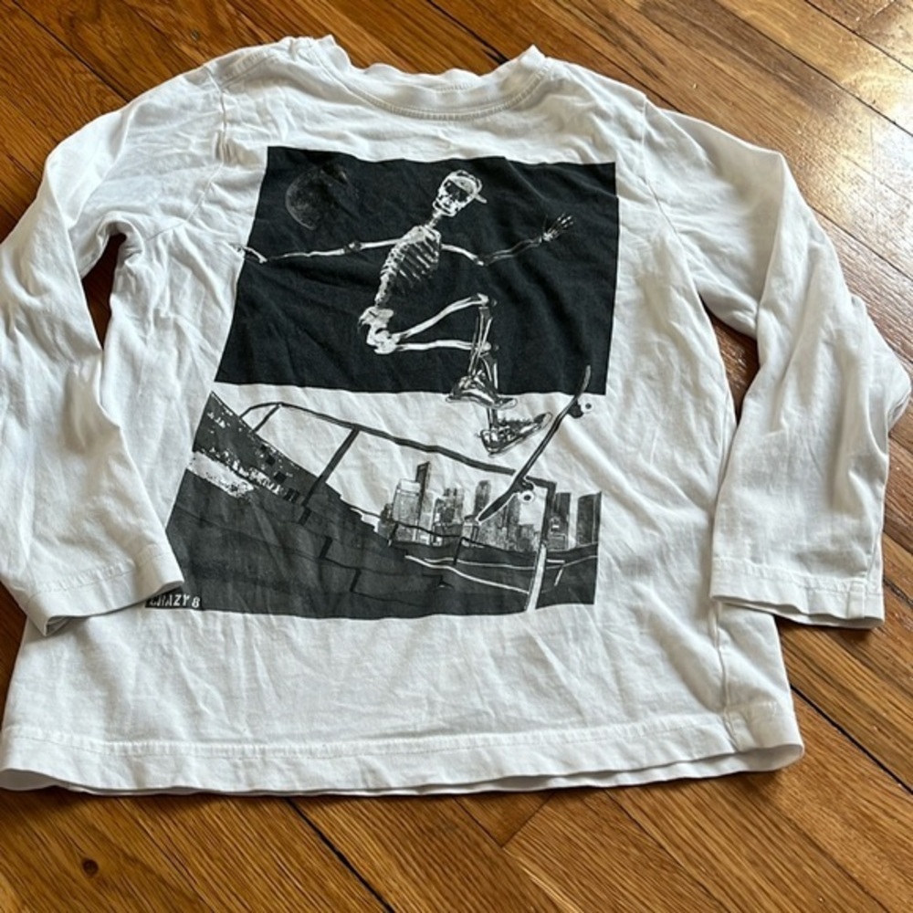 Kids crazy 8 skeleton skateboard lons sleeve t short 7/8 fit for us was 5/6 EUC.